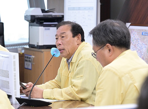 ▲ 최민호 세종시장이 18일 열린 간부회의에서 호우 피해 현황을 일제 점검을 지시하고 있다.ⓒ세종시