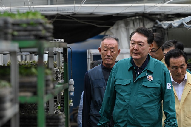 ▲ 18일 집중호우 피해지역 현장을 점검에 나선 윤석열 대통령. (대통령실 제공) ⓒ전성무 기자