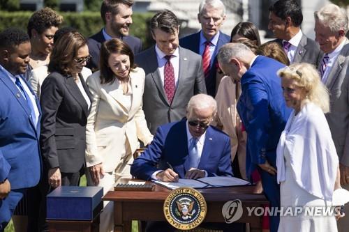 ▲ 반도체 지원법에 서명하는 바이든 미국 대통령 ⓒ연합뉴스