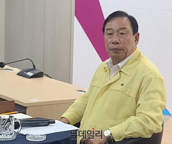 ▲ 최민호 세종시장이 19일 오전 시청 정음실에서 기자좌담회를 하고 있다.ⓒ이길표 기자