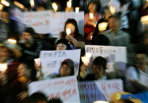 ▲ 2008년 미국산 쇠고기 수입 반대 촛불 문화제 ⓒ뉴시스