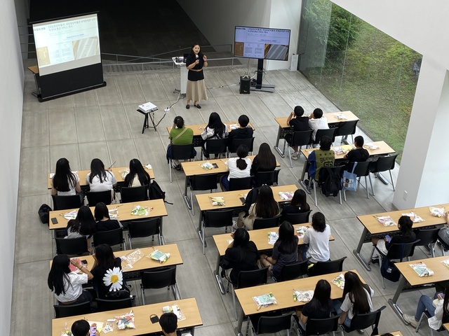 ▲ 대구보건대학교(총장 남성희) 인당뮤지엄은 최근 다문화학생 맞춤형 진로·직업체험 특강을 실시했다.ⓒ대구보건대