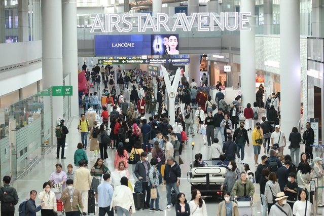 ▲ 인천국제공항 제1터미널이 여행객들로 붐비고 있다. ⓒ뉴시스