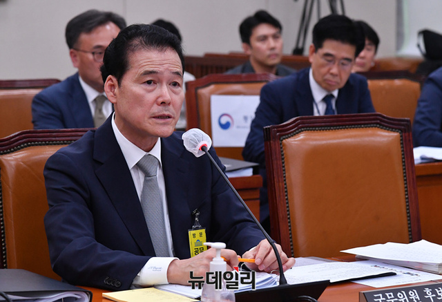 ▲ 김영호 통일부 장관 후보자가 21일 오후 국회 외교통일위원회 전체회의에서 열린 인사청문회에 출석해 의원들의 질문에 답하고 있다. ⓒ이종현 기자