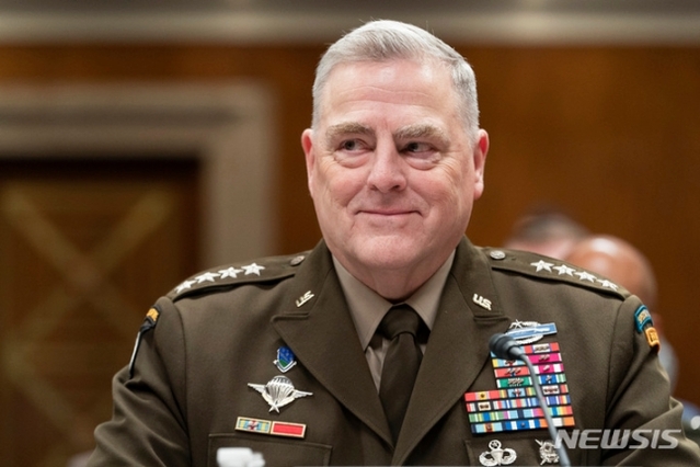 ▲ 마크 밀리 미국 합참의장은 북한의 지난 12일 대륙간탄도미사일(ICBM) 발사한 것과 관련 한국, 일본과 함께 한미일 3국이 
