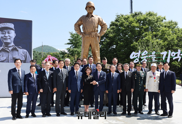 ▲ 국가보훈부(장관 박민식)와 칠곡군(김재욱 군수) 주최로 지난 5일 경북 칠곡군 다부동전적기념관에서 '백선엽 장군 동상 제막식 및 3주기 추모식'이 열렸다. ⓒ정상윤 기자