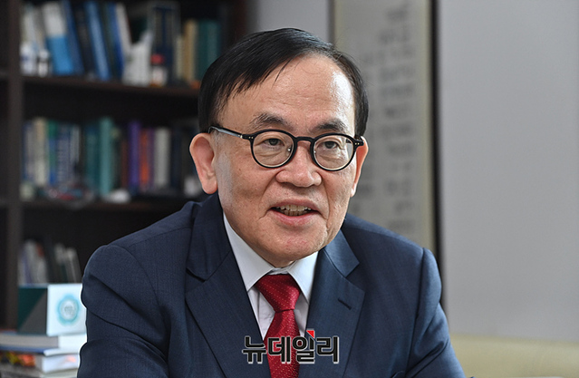 ▲ 박석순 이대 환경공학과 명예교수가 24일 오후 서초구에 위치한 개인사무실에서 뉴데일리와 인터뷰하고 있다. ⓒ서성진 기자