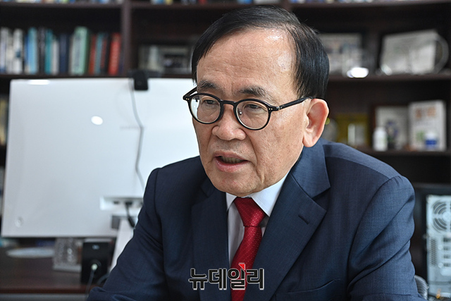 ▲ 박석순 이대 환경공학과 명예교수가 24일 오후 서초구에 위치한 개인사무실에서 뉴데일리와 인터뷰하고 있다. ⓒ서성진 기자