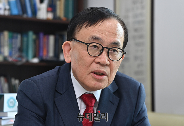 ▲ 박석순 이대 환경공학과 명예교수가 24일 오후 서초구에 위치한 개인사무실에서 뉴데일리와 인터뷰하고 있다. ⓒ서성진 기자