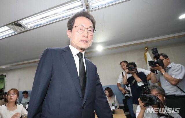 ▲ 24일 서울시교육청에서 조희연 서울시교육감이 교직 3단체와 긴급 공동 기자회견을 위해 입장하고 있다. ⓒ뉴시스