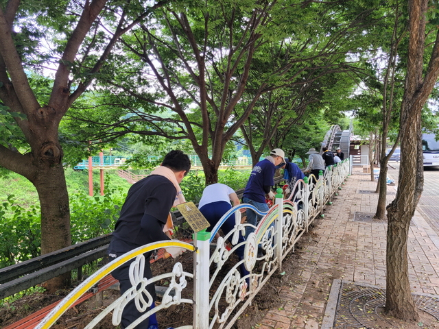 ▲ 구미시는 25일부터 4일간, 직원 200여 명이 이번 집중 호우로 인해 큰 피해를 본 예천을 방문해 피해복구를 지원했다.ⓒ구미시