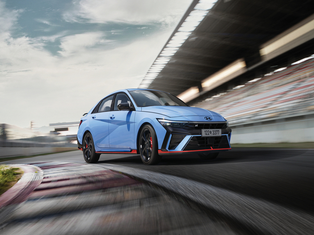 ▲ 아반떼 N이 서킷을 주행하고 있다 ⓒ현대자동차그룹