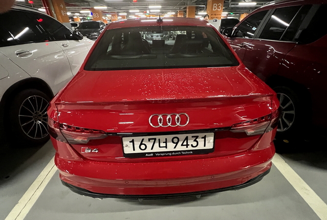 ▲ 후면부 모습. S4 뱃지 모습도 볼 수 있다. ⓒ김재홍 기자