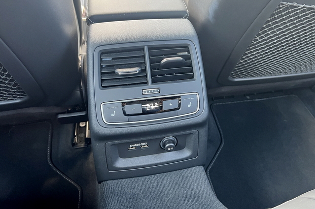 ▲ 뒷좌석에도 탑승해봤다. ⓒ김재홍 기자