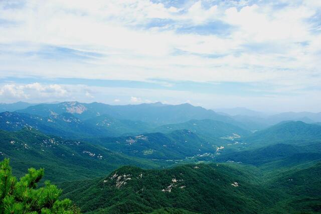 ▲ 대야산 고스락에서 바라본 희양산을 비롯한 명산들.ⓒ진경수 山 애호가