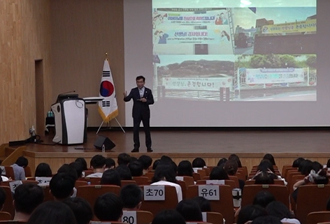 ▲ 윤건영 충북교육감이 자신의 발언에 대해 사과했다.사진은 25일 강의 장면.ⓒ충북교육청