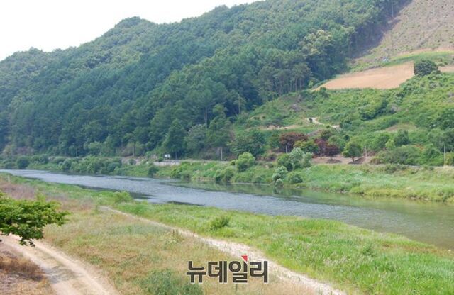 ▲ 오송 지하차도 참사 구조가 한창이던 지난 16일 입찰공고를 내 논란이 되고 있는 충북 괴산군 청천면 후영지구.ⓒ괴산군