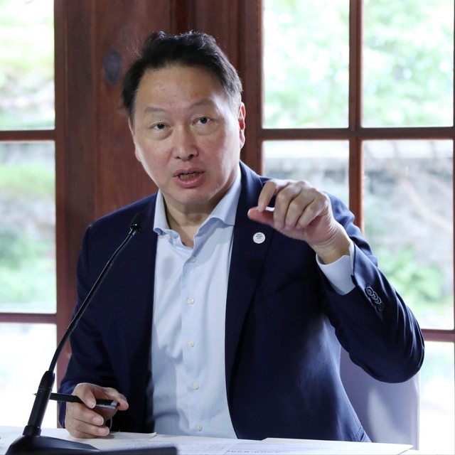 ▲ 최태원 대한상공회의소 회장이 26일 오후 서울외신기자클럽 초청 외신기자 간담회에서 질문에 답하고 있다. ⓒ대한상공회의소