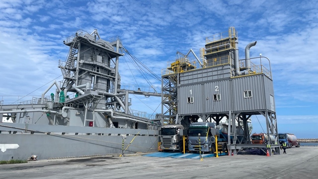 ▲ 전용선 하역작업 모습.ⓒ삼표시멘트