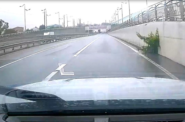 ▲ 검찰이 참사 당일 112 신고 접수 처리 과정을 집중 수사할 것으로 보인다.사진은 당일 오송파출소 순찰차 블랙박스 영상 캡처.ⓒ충북경찰청