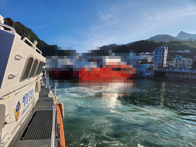 ▲ 울롱도 저동항에 입항한 여객선 A호.ⓒ동해해양경찰서