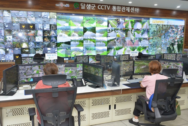 ▲ ‘달성군 CCTV통합관제센터’가 실시간 사회 안전망을 구축해 지역사회 안전지킴이 역할을 톡톡히 수행하고 있다.ⓒ달성군