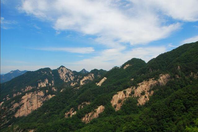 ▲ 조령산에서 신선암봉을 잇는 마루금.ⓒ진경수 山 애호가
