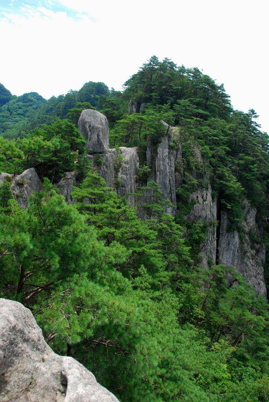 ▲ 마당바위에서 바라본 촛대 바위.ⓒ진경수 山 애호가