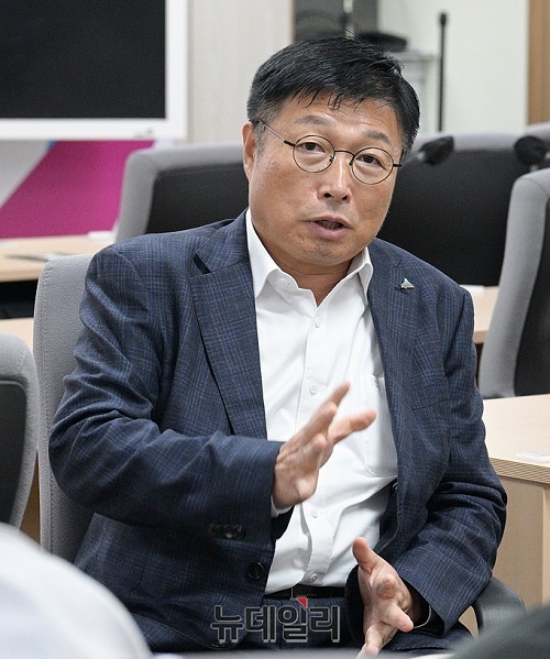 ▲ 이승원 세종시 경제부시장이 31일 세종시청 정음실에서 기자간담회를 하고 있다.ⓒ이길표 기자