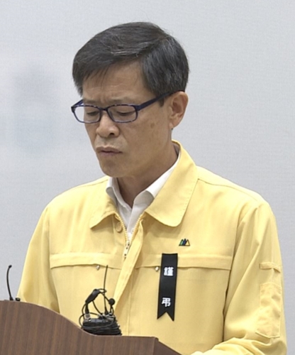 ▲ 신형근 충북도 행정국장이 31일 도청에서 괴산 급경사지 결재 전 입찰공고에 대한 감사결과를 발표하고 있다.ⓒ충북도