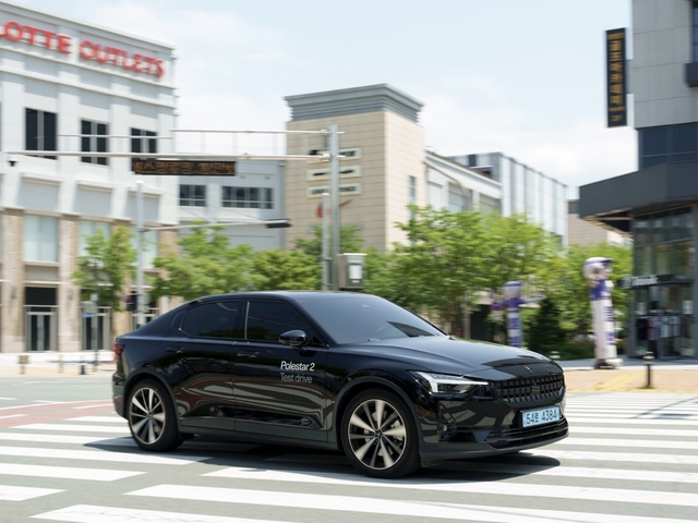 ▲ 투 온 투어에서 시승 진행 중인 폴스타2 모습. ⓒ폴스타코리아