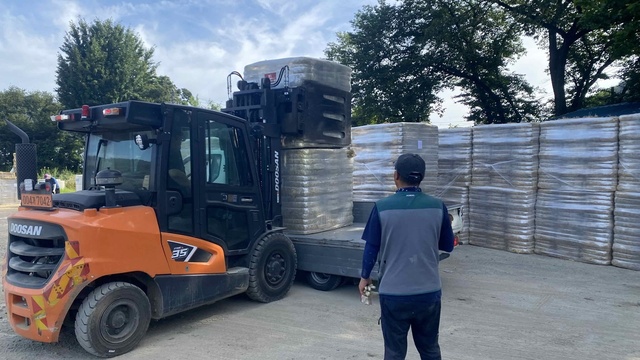 ▲ 경산시(시장 조현일)는 사료 가격 폭등과 한우 가격하락 등 축산농가의 고충을 해결하기 위해 양질의 풀 사료 톨페스큐를 2234톤을 공급한다.ⓒ경산시