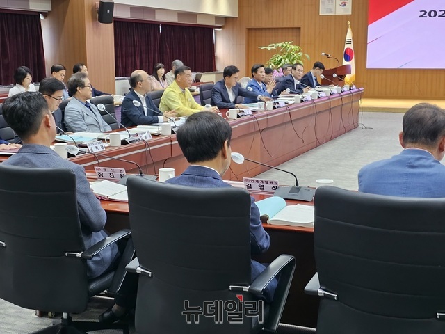 ▲ 김태흠 충남도지사는 2일 도청에서 열린 2023 대백제전 추진상황보고회에서 모두 발언을 하고 있다.ⓒ김정원 기자