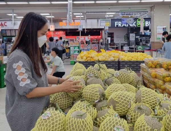 ▲ 충남 부여군은 2일 수도권에 유통되는 우수 농산물 굿뜨레의 품질 관리를 위해 모니터단 8인을 선정해 이달부터 현장감이 있는 점검에 돌입했다.ⓒ부여군