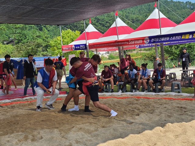 ▲ 잼버리 조직위는 지역 관내에서 진행되고 있는 다양한 문화체험 현장에 음용수 지원과 텐트 등 지원에 대해 구두 약속까지 해놓고 현재까지 지원하지 않아 행사 주최측에서 이를 떠맡는 등 여기저기서 불만이 속출하고 있다.ⓒ김회영 기자