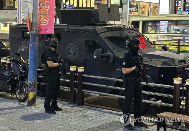 ▲ 부산 서면역 인근에 배치된 전술장갑차. ⓒ연합뉴스