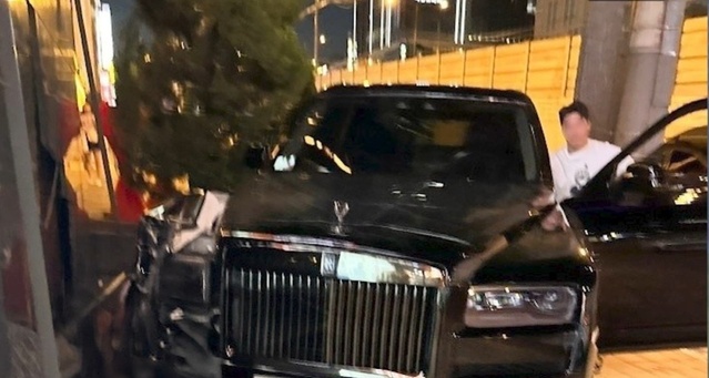 ▲ 롤스로이스 운전자 신모씨의 인명피해 교통사고 직후 모습. ⓒ카라큘라 탐정사무소 갈무리