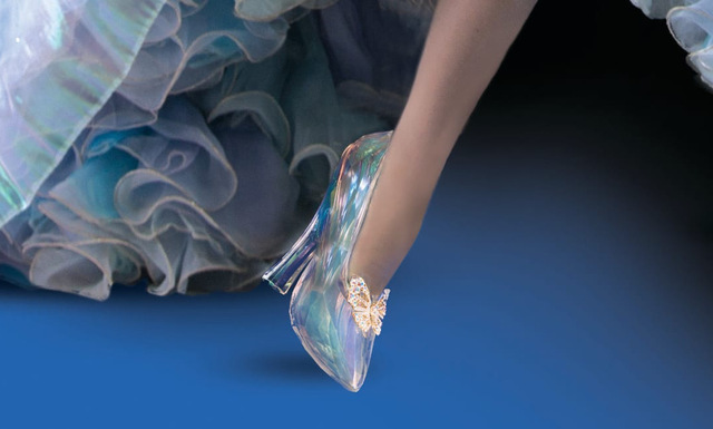 ▲ 스와로브스키가 디즈니100주년을 기념해 제작한 신데렐라 크리스털 구두. ⓒ스와로브스키