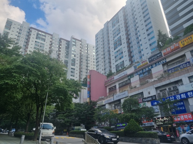 ▲ 서울 중구 신당동 남산타운 입구. 사진=정영록 기자