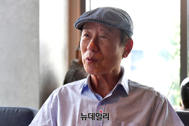 ▲ 7일 오후 서울시 용산구 이태원동의 한 카페에서 심지연 경남대학교 명예교수가 이승만기념관 건립과 관련해 의견을 개진하고 있다. ⓒ이종현 기자