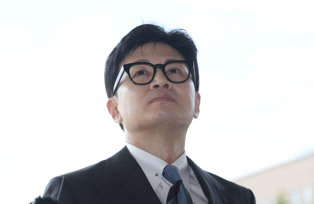 ▲ '광복절특사' 사면심사위원회가 열리는 9일 위원장을 맡은 한동훈 법무부 장관이 정부과천청사로 출근하던 중 기자들의 질문에 답하고 있다. ⓒ연합뉴스