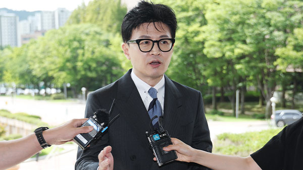 ▲ 9일 위원장을 맡은 한동훈 법무부 장관이 정부과천청사로 출근하던 중 기자들의 질문에 답하고 있다. ⓒ연합뉴스