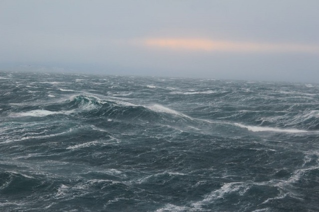 ▲ 강원 동해안 너울성 파도.ⓒ동해해경