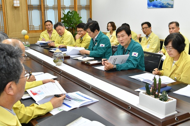 ▲ 경산시는 태풍 ‘카눈’이 전국적으로 영향권에 들 것으로 전망되면서 시는 8일 시장 주재로 긴급 대책회의를 개최했다.ⓒ경산시