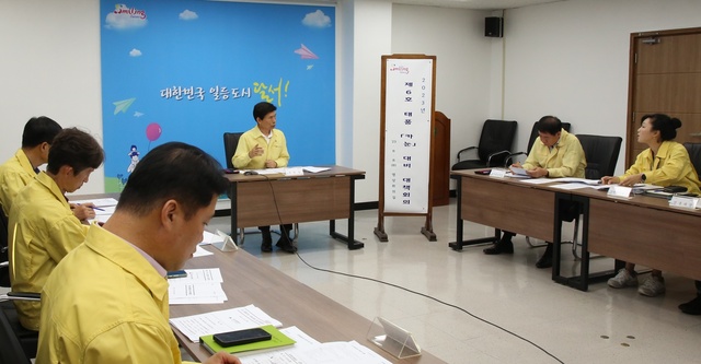 ▲ 대구 달서구(구청장 이태훈)는 8일 오후 구청장 주재로 제6호 태풍‘카눈’긴급 대책 점검회의를 관련 부서장들과 가졌다.ⓒ달서구