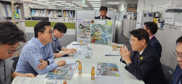 ▲ 청도군은 올해 대형 공모사업에 연달아 선정돼 상반기에만 총 23건의 공모사업 선정으로 474억 원의 예산을 확보해 작년 말 기준 80%에 육박하는 사업비를 확보하는 성과를 올리고 있다.ⓒ청도군