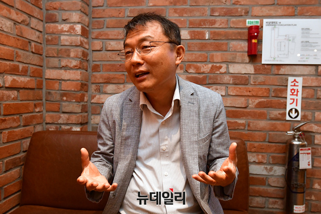 ▲ 민경우 대안연대 대표가 9일 오후 서울시 중구에 위치한 카페에서 뉴데일리와 인터뷰하고 있다. ⓒ이종현 기자