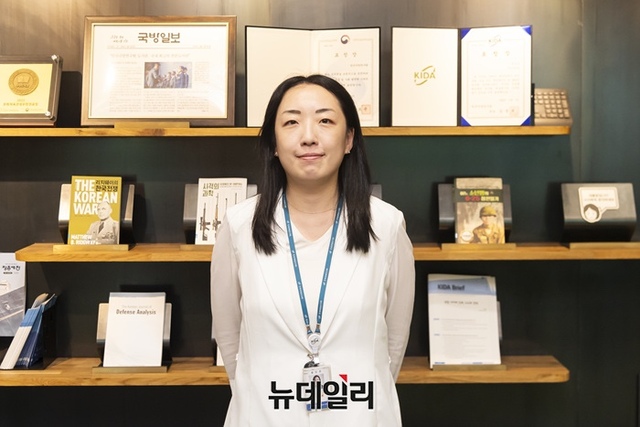 ▲ 조비연 한국국방연구원(KIDA) 안보전략연구센터 국방전략연구실 선임연구원은 대표적인 'MZ세대 국방안보 전문가'로 꼽힌다. 그는 미국 싱크탱크인 애틀랜틱 카운슬(Atlantic Council) 비상근 연구위원(nonresident senior fellow), 외교부 군축비확산 외교자문위원·자체평가위원, 한국정치학회보 편집위원, 원자력전략·정책연구 편집위원 등을 맡아 활발한 연구활동에 매진하고 있다. ⓒ서성진 기자
