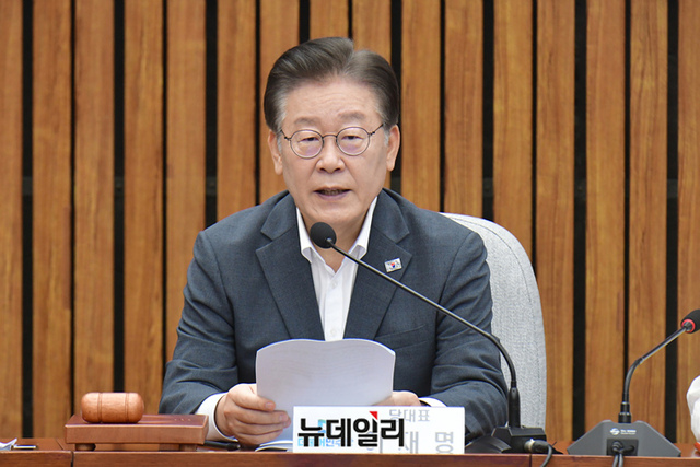 ▲ 이재명 더불어민주당 대표가  지난 9일 오전 국회에서 열린 확대간부회의에 참석해 모두발언을 하고 있다.ⓒ이종현 기자