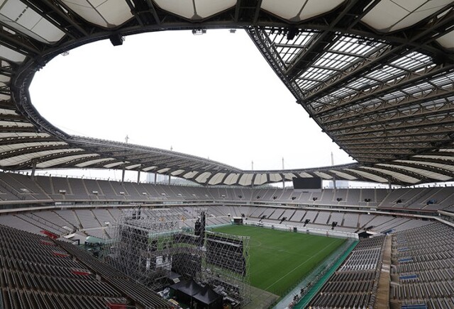 ▲ 10일 오후 서울 마포구 서울월드컵경기장에 '2023 새만금 세계 스카우트 잼버리 케이팝 슈퍼라이브' 공연을 위한 무대가 설치돼 있다.ⓒ연합뉴스